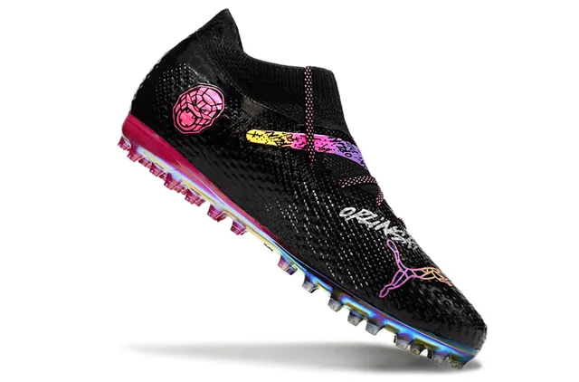 Puma Future Z Black Pink Basse Conforme à la chaussette Tige iridescente holographique Semelle gazon Chaussures de football 2