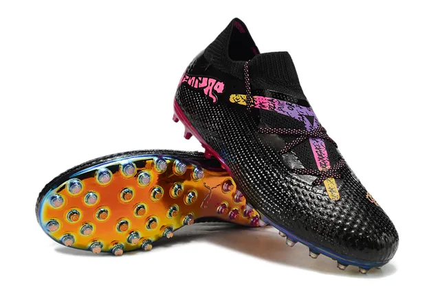 Puma Future Z Black Pink Basse Conforme à la chaussette Tige iridescente holographique Semelle gazon Chaussures de football 6