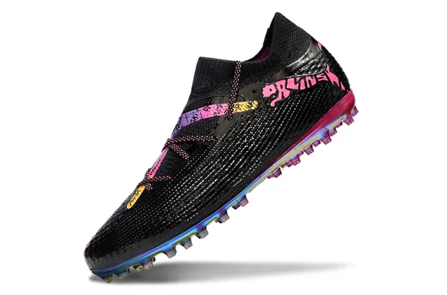 Puma Future Z Black Pink Basse Conforme à la chaussette Tige iridescente holographique Semelle gazon Chaussures de football 7