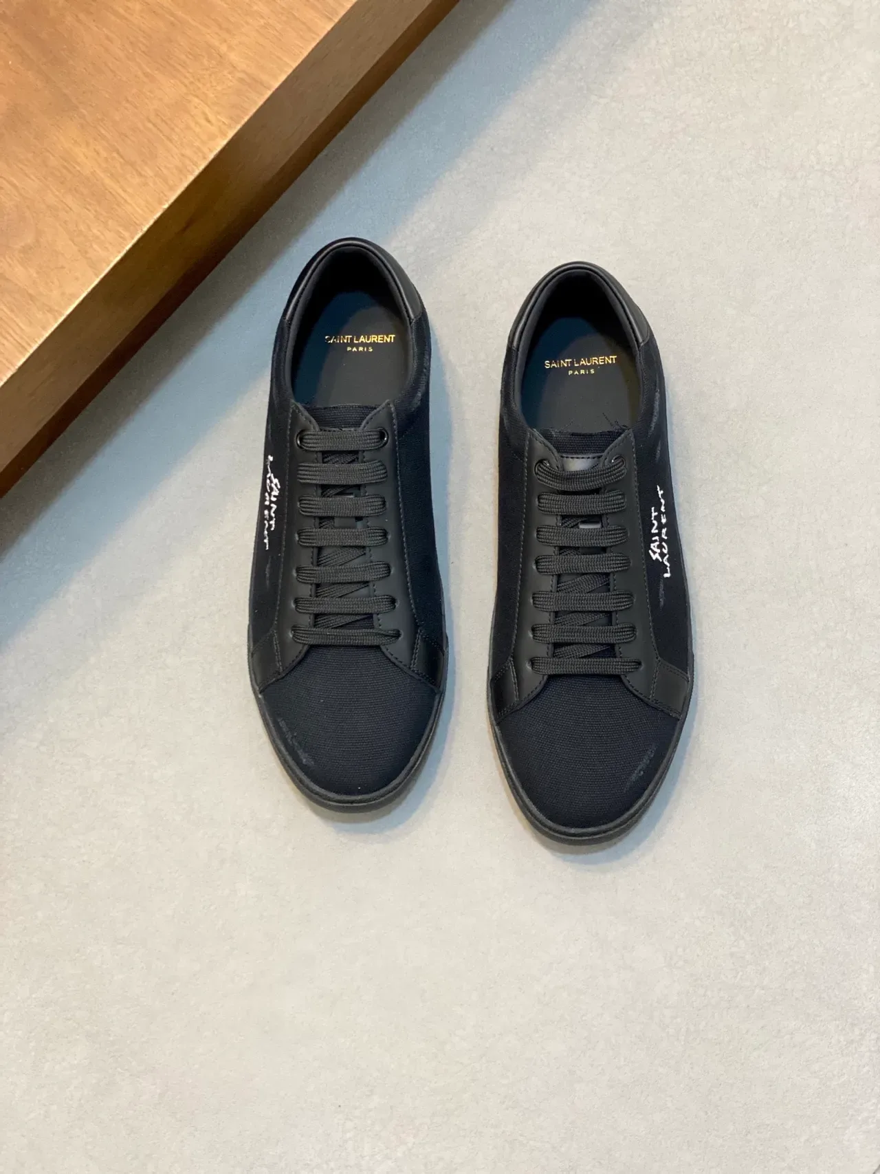 Saint Laurent Sneakers Lifestyle Noires en Toile Supérieure avec Logo Brodé 5