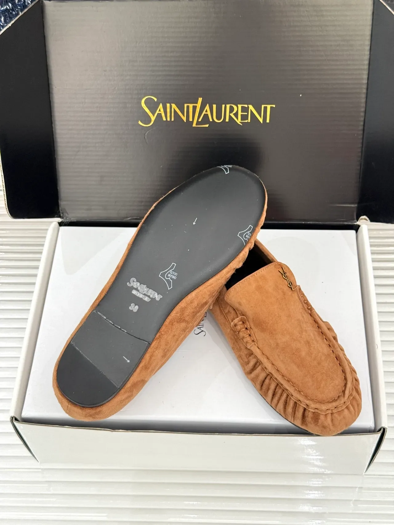 Saint Laurent Loafer Camurça Marrom Preto Ruched Vamp 2