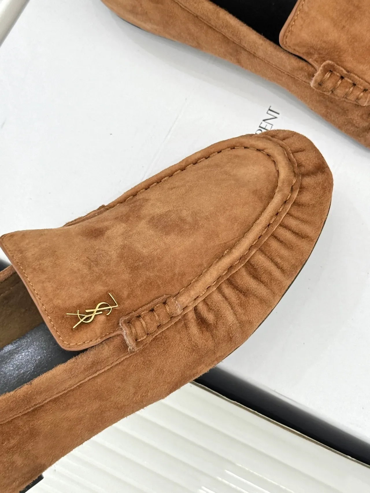 Saint Laurent Loafer Camurça Marrom Preto Ruched Vamp 4