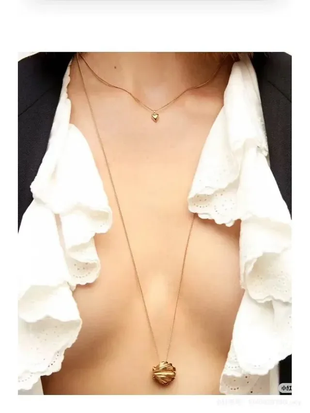 Saint Laurent Pingente de Concha Colar Dourado 2