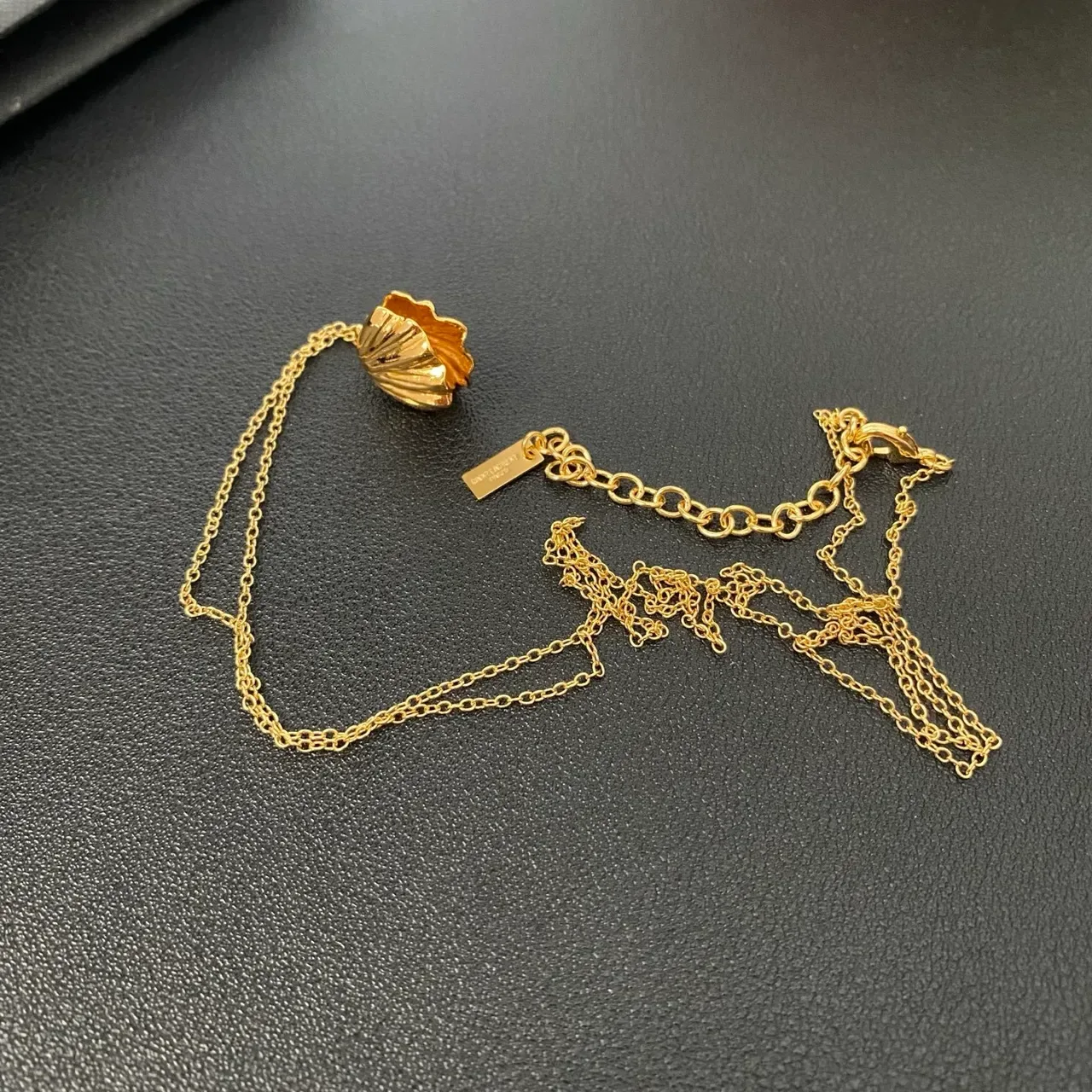 Saint Laurent Pingente de Concha Colar Dourado 4