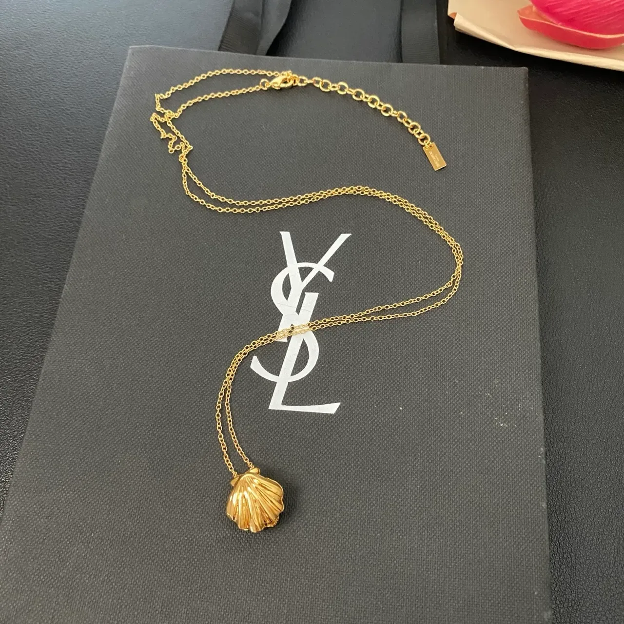 Saint Laurent Pingente de Concha Colar Dourado 8