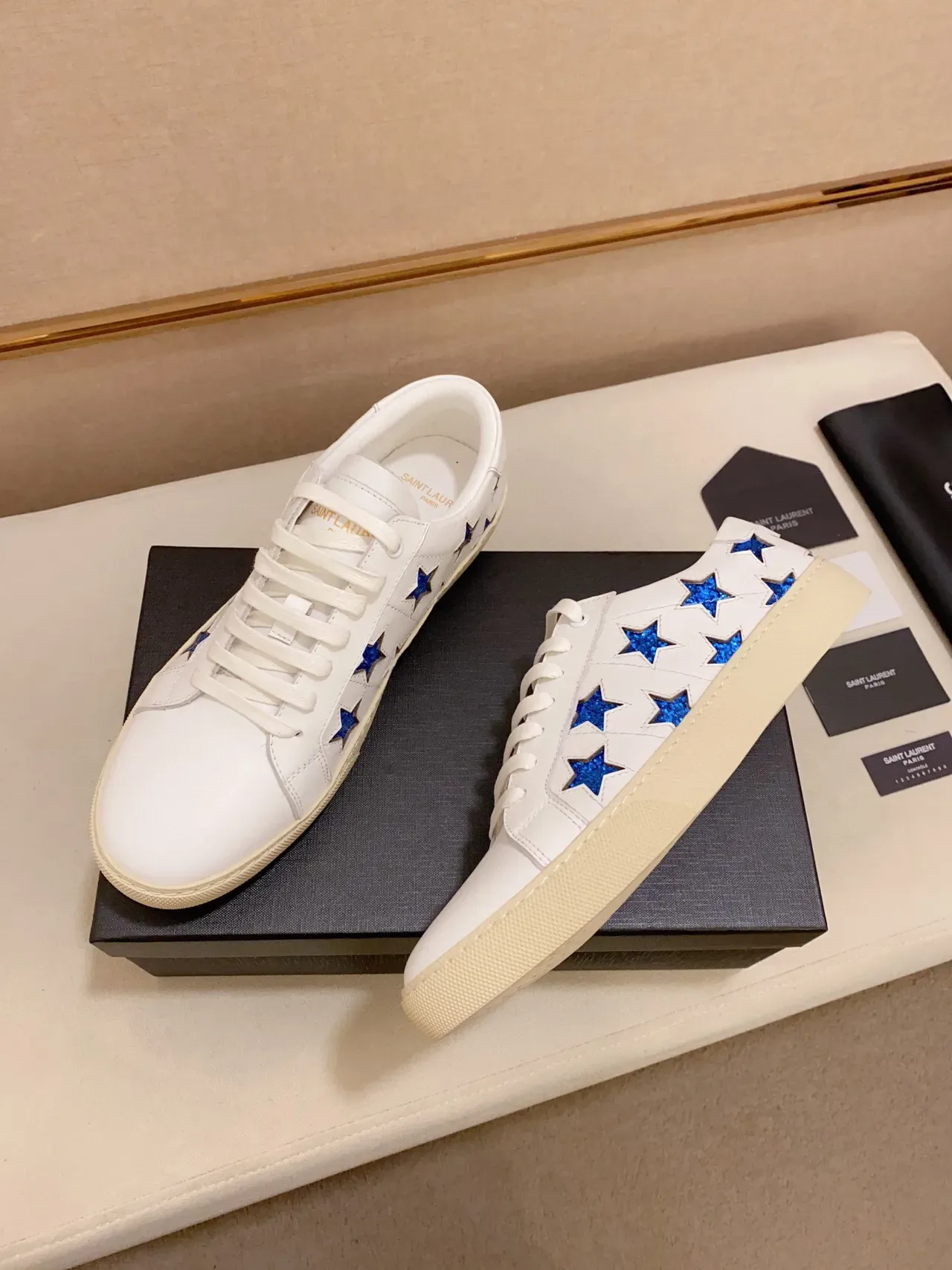 Saint Laurent Sneakers Lifestyle Blanc Bleu Cuir Apliqués Étoiles Glitter 4