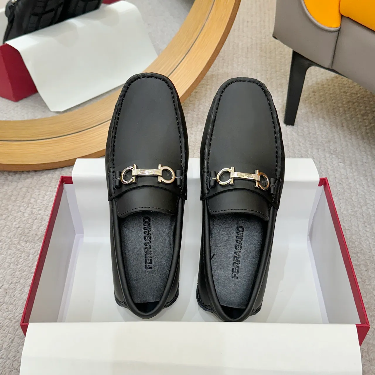 Salvatore Ferragamo Gancini mocassins en cuir noir 2