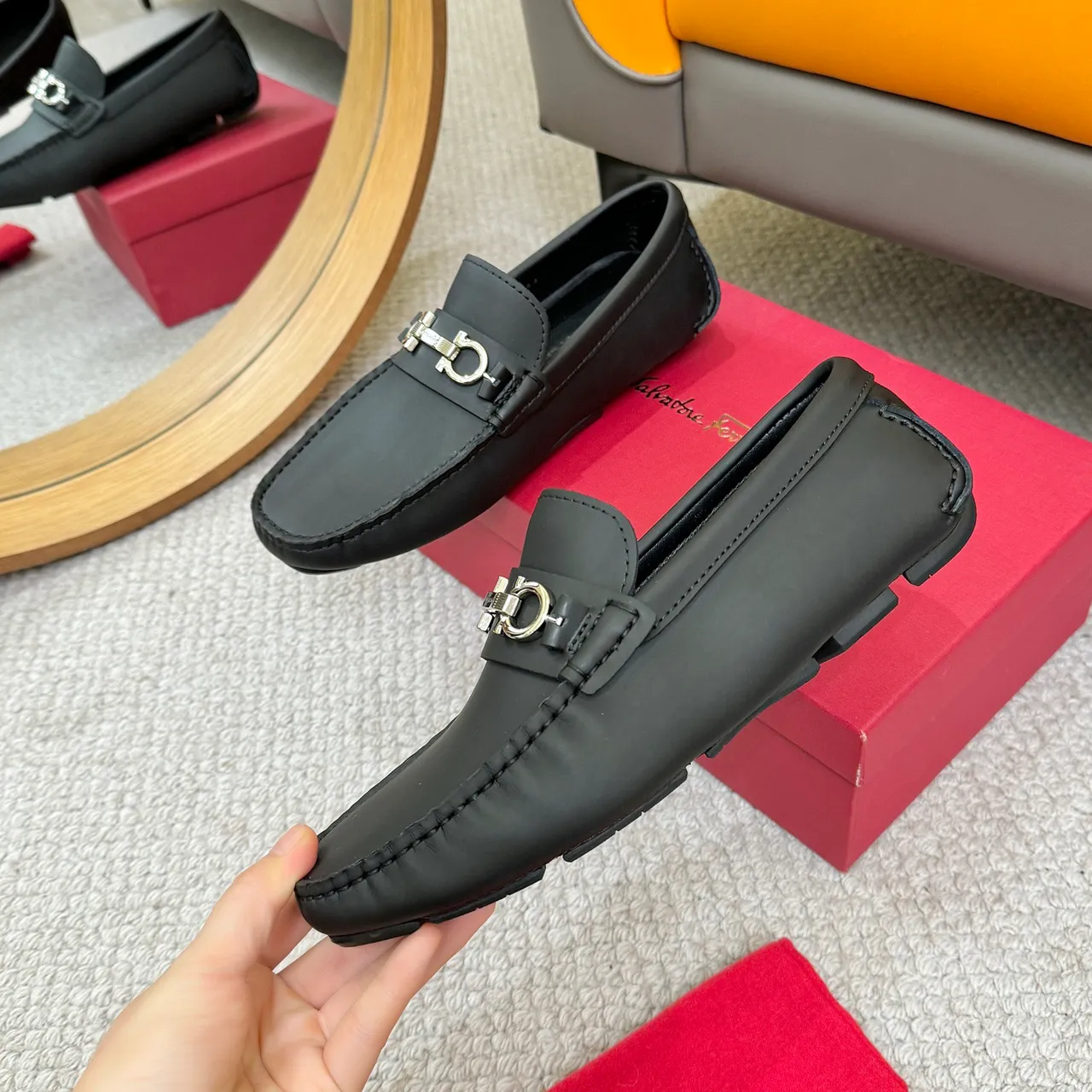 Salvatore Ferragamo Gancini mocassins en cuir noir 4