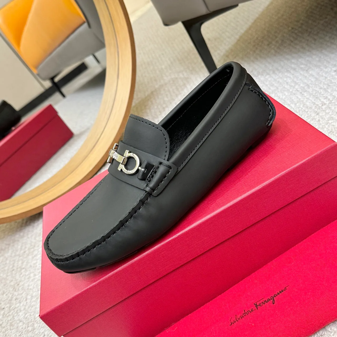 Salvatore Ferragamo Gancini mocassins en cuir noir 6