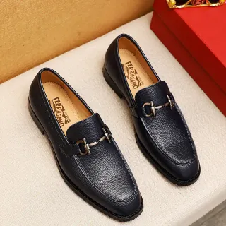 Salvatore Ferragamo Gancini लूफर नेवी तिलदार चमड़ा स्लिप ऑन लूफर