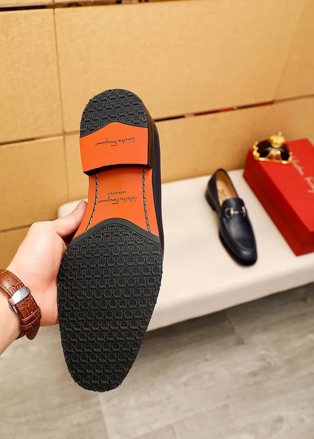 Salvatore Ferragamo Gancini Mocassin Marine Cuir grainé Slip-On Mocassin 8