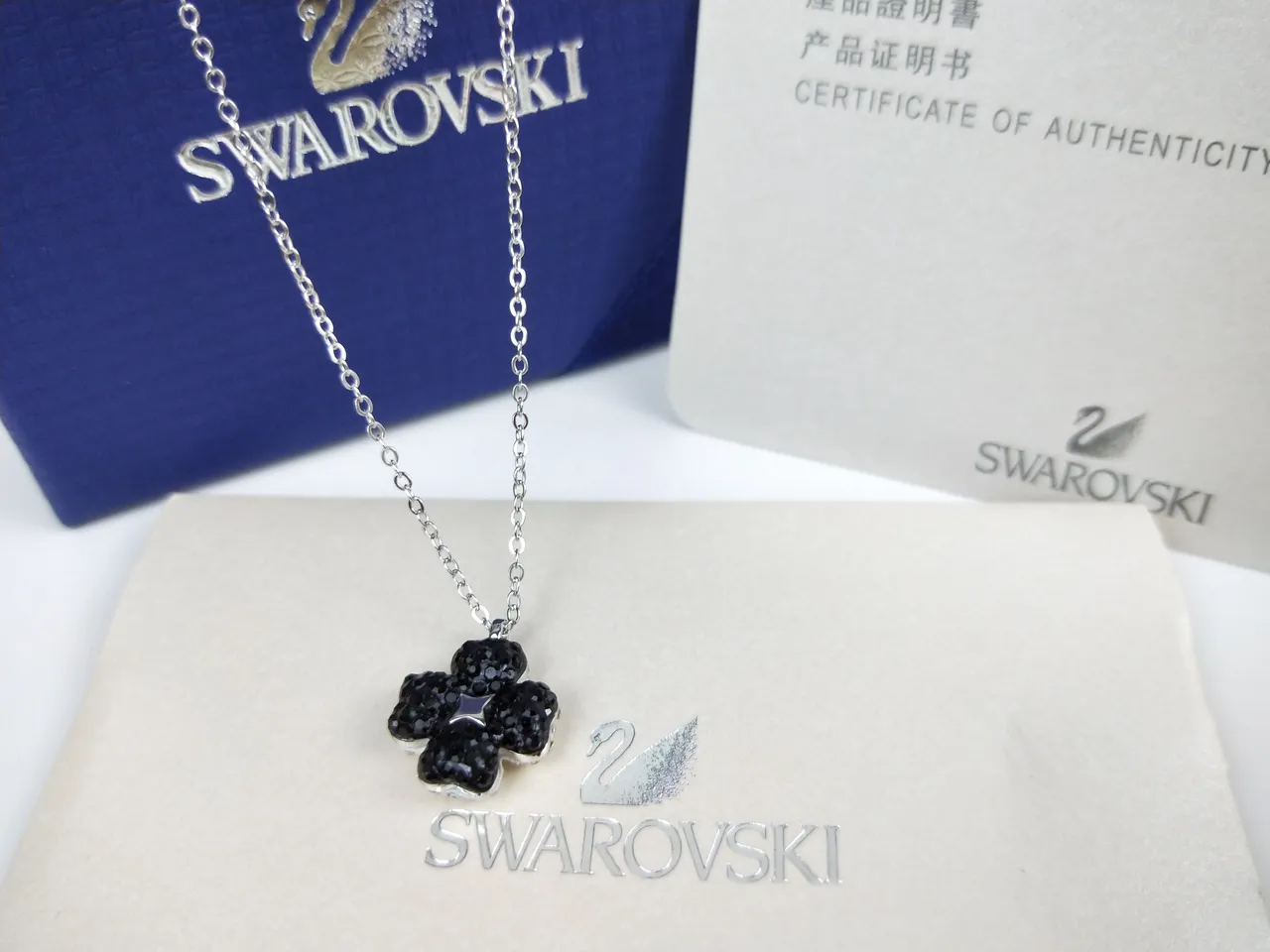 Swarovski Pendentif Fleur à Quatre Pétales en Cristal Noir 2