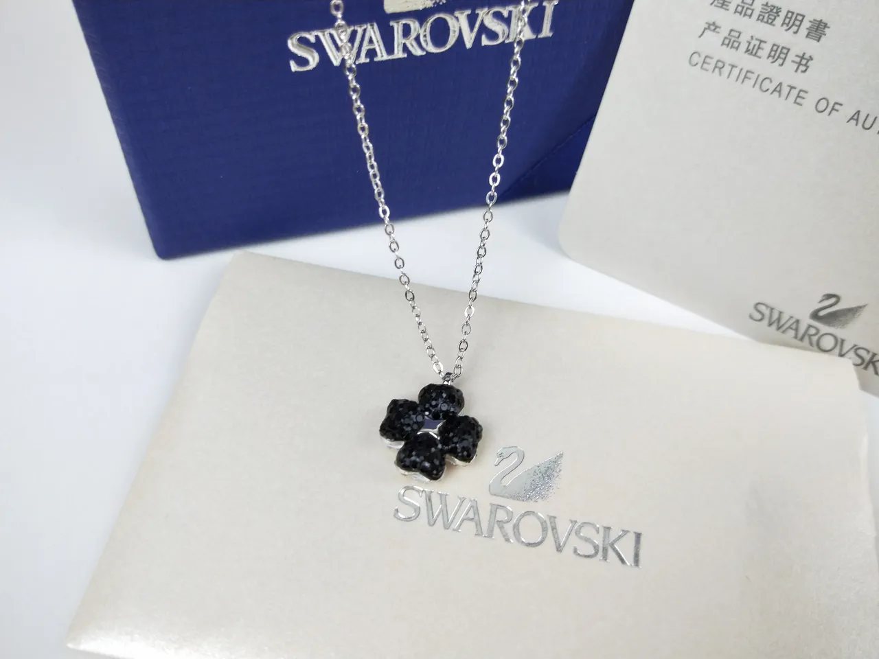 Swarovski Pendentif Fleur à Quatre Pétales en Cristal Noir 3