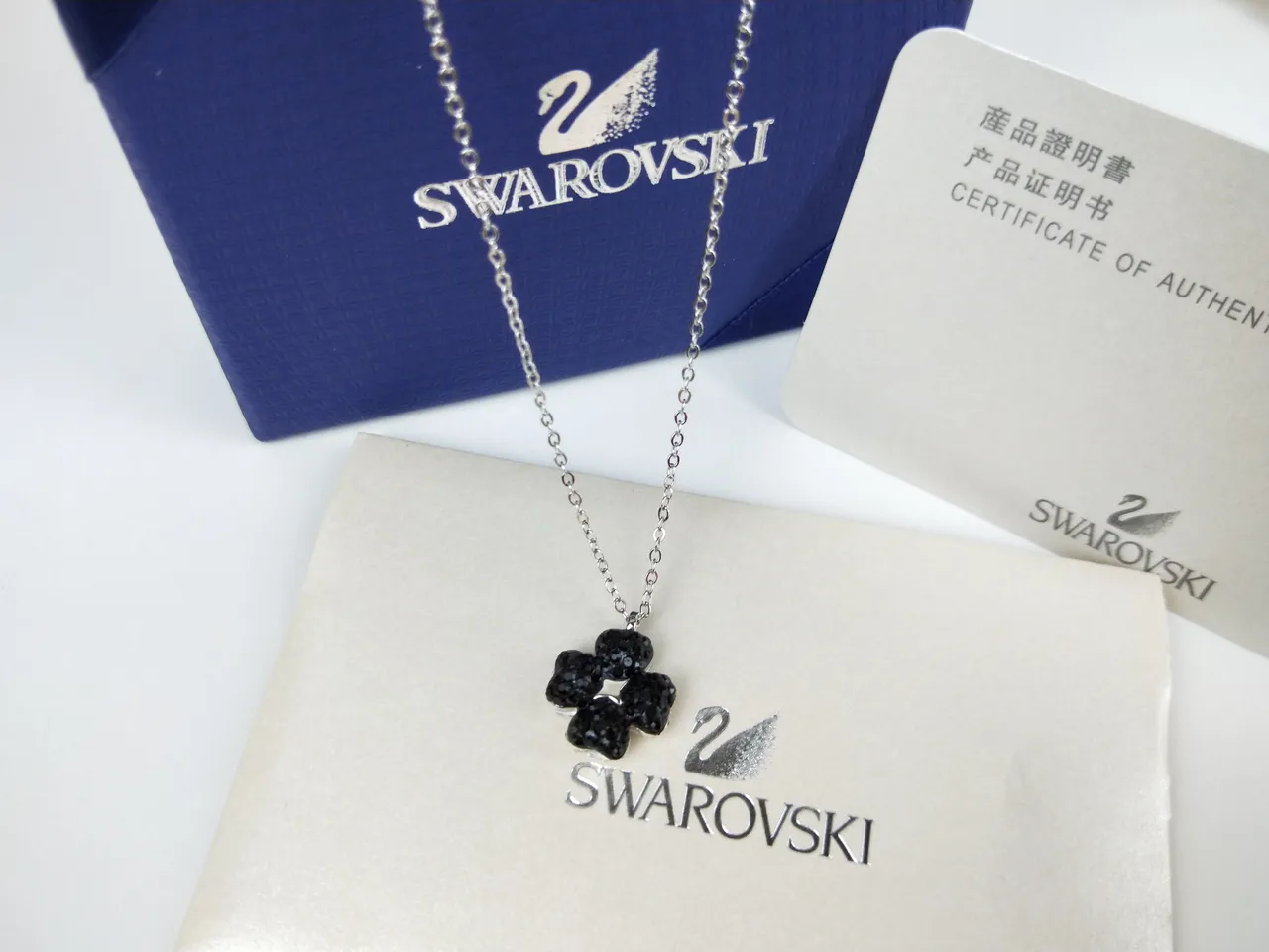 Swarovski Pendentif Fleur à Quatre Pétales en Cristal Noir 4