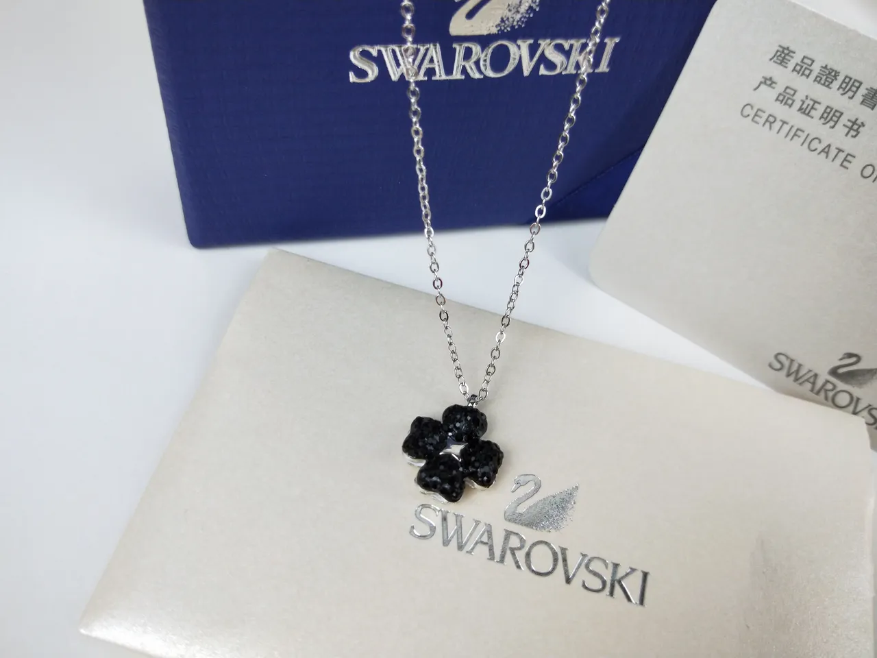 Swarovski Pendentif Fleur à Quatre Pétales en Cristal Noir 5