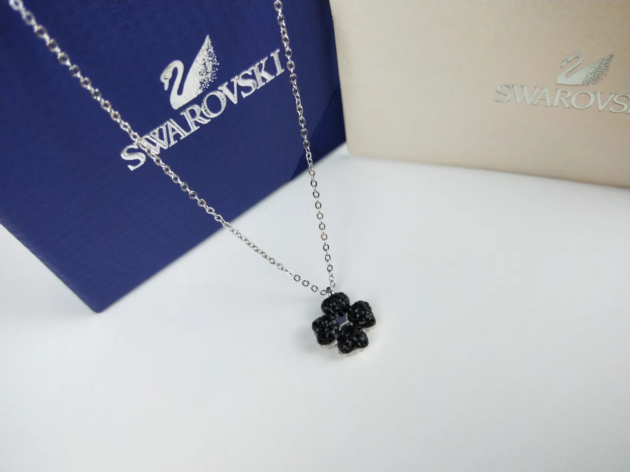 Swarovski Pendentif Fleur à Quatre Pétales en Cristal Noir 6