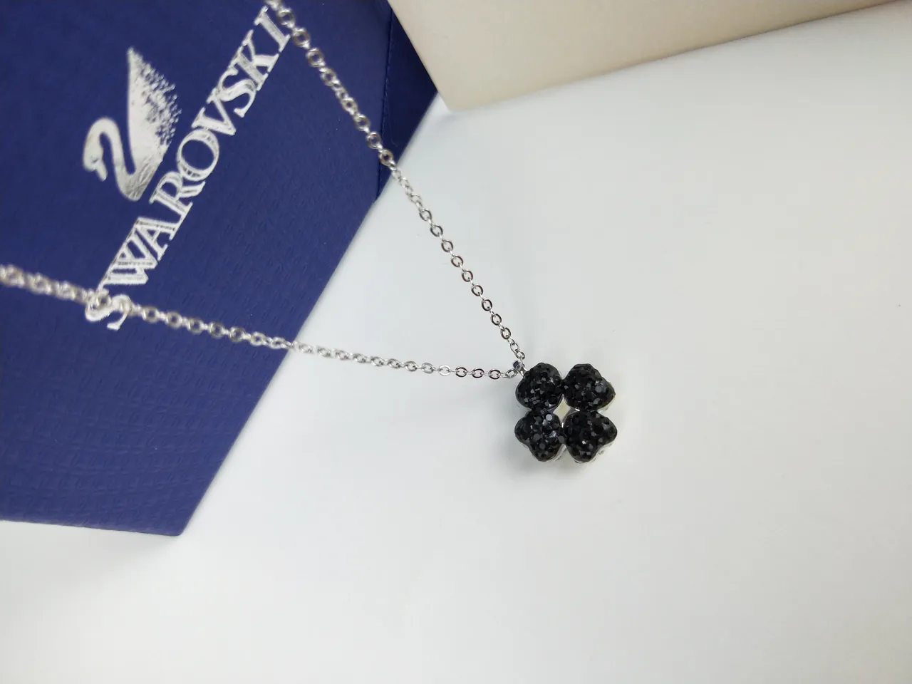 Swarovski Pendentif Fleur à Quatre Pétales en Cristal Noir 8