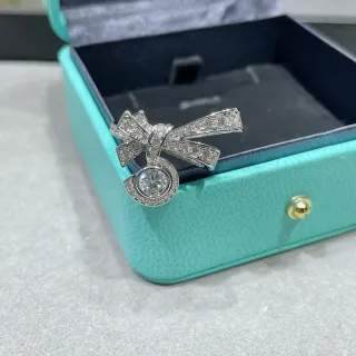 Tiffany & Co. Nœud Pavé Halo de Diamants Broche