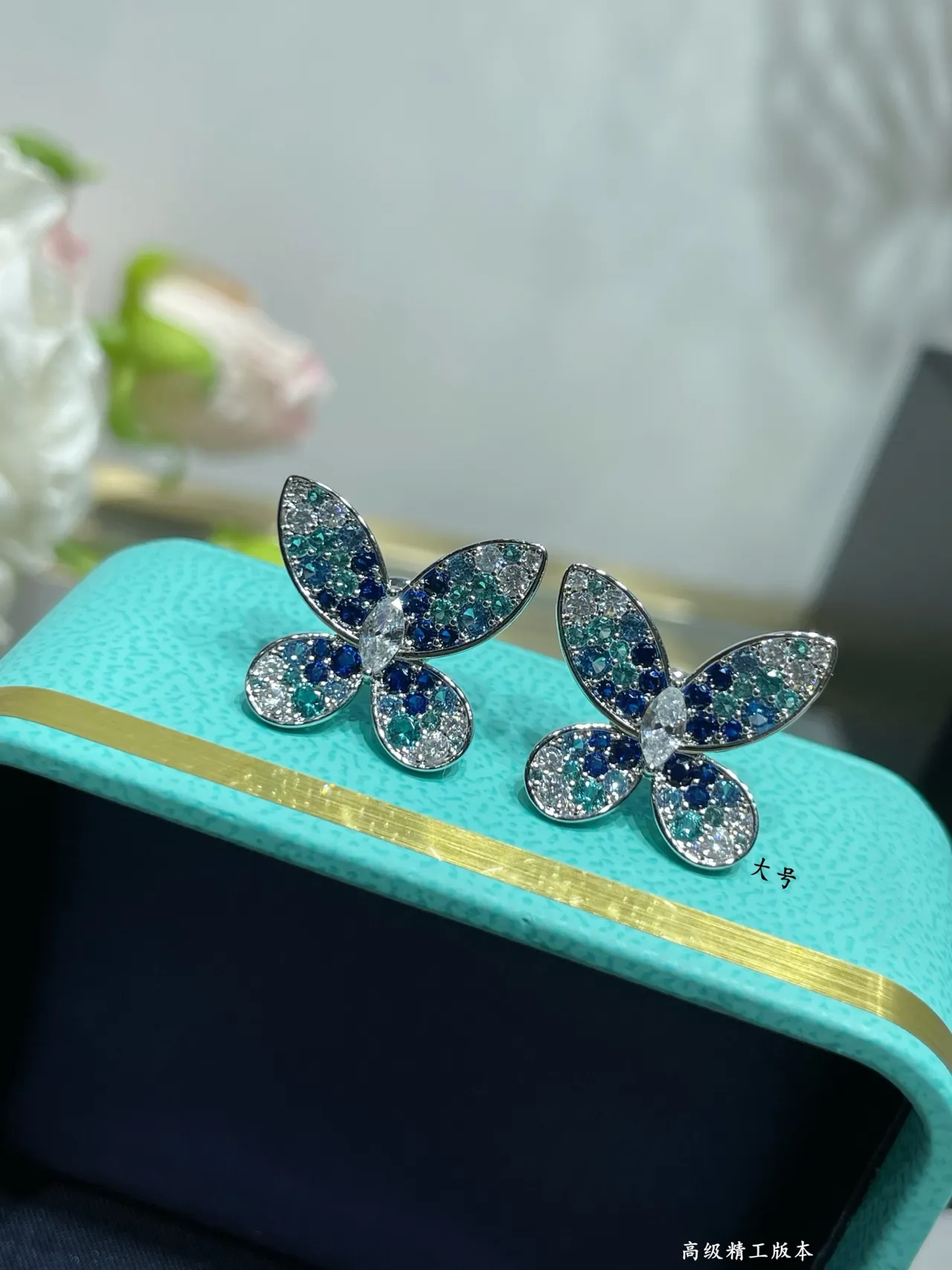 Tiffany & Co. Boucles d'oreilles papillon Pavé saphir multicolore et diamants 6