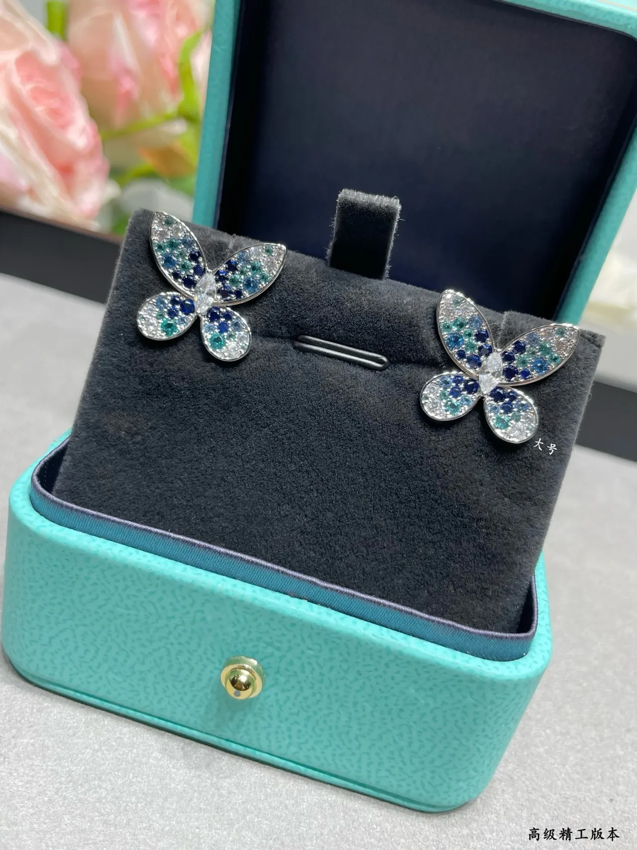 Tiffany & Co. Boucles d'oreilles papillon Pavé saphir multicolore et diamants 8