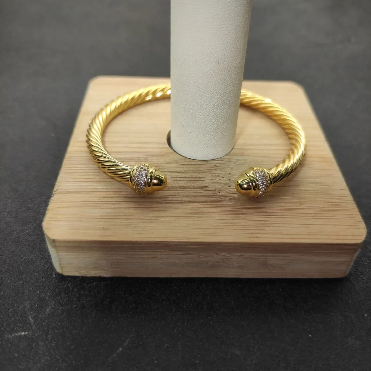 Tiffany & Co. HardWear Cabo Retorcido Capuchão Diamantes Pavé Pulseira de Ouro 5