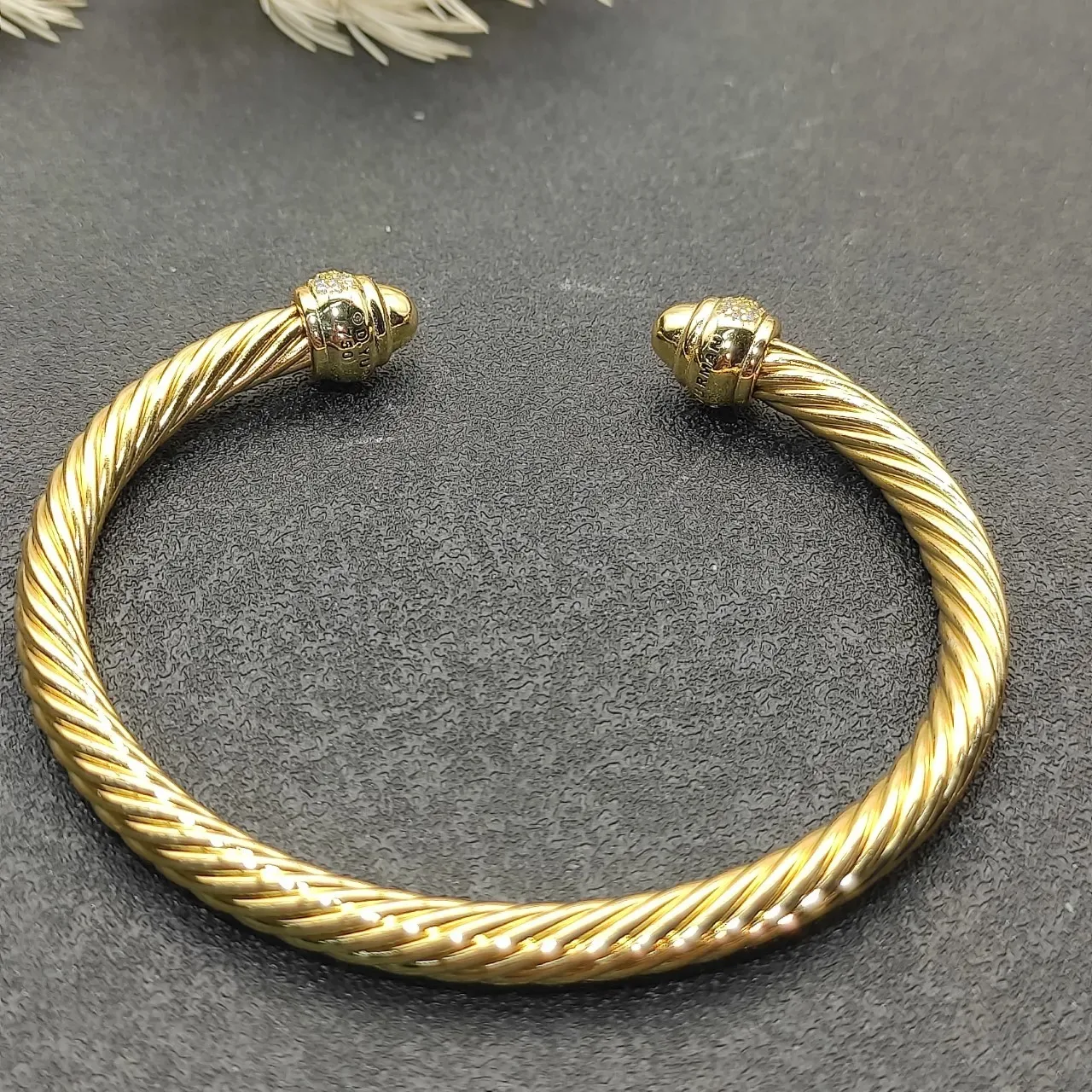 Tiffany & Co. HardWear Cabo Retorcido Capuchão Diamantes Pavé Pulseira de Ouro 8