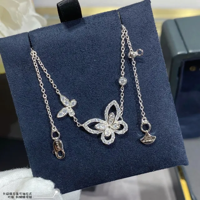 Tiffany & Co. قلادة فضية شفافة مرصعة بالماس باڤيه بتصميم مفتوح فراشة 8