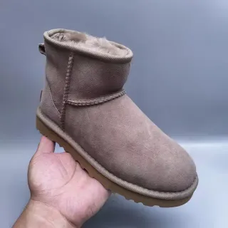 UGG বেইজ ব্রাউন সুয়েড আপার শিয়ারলিং লাইন্ড কাফ স্নো বুট