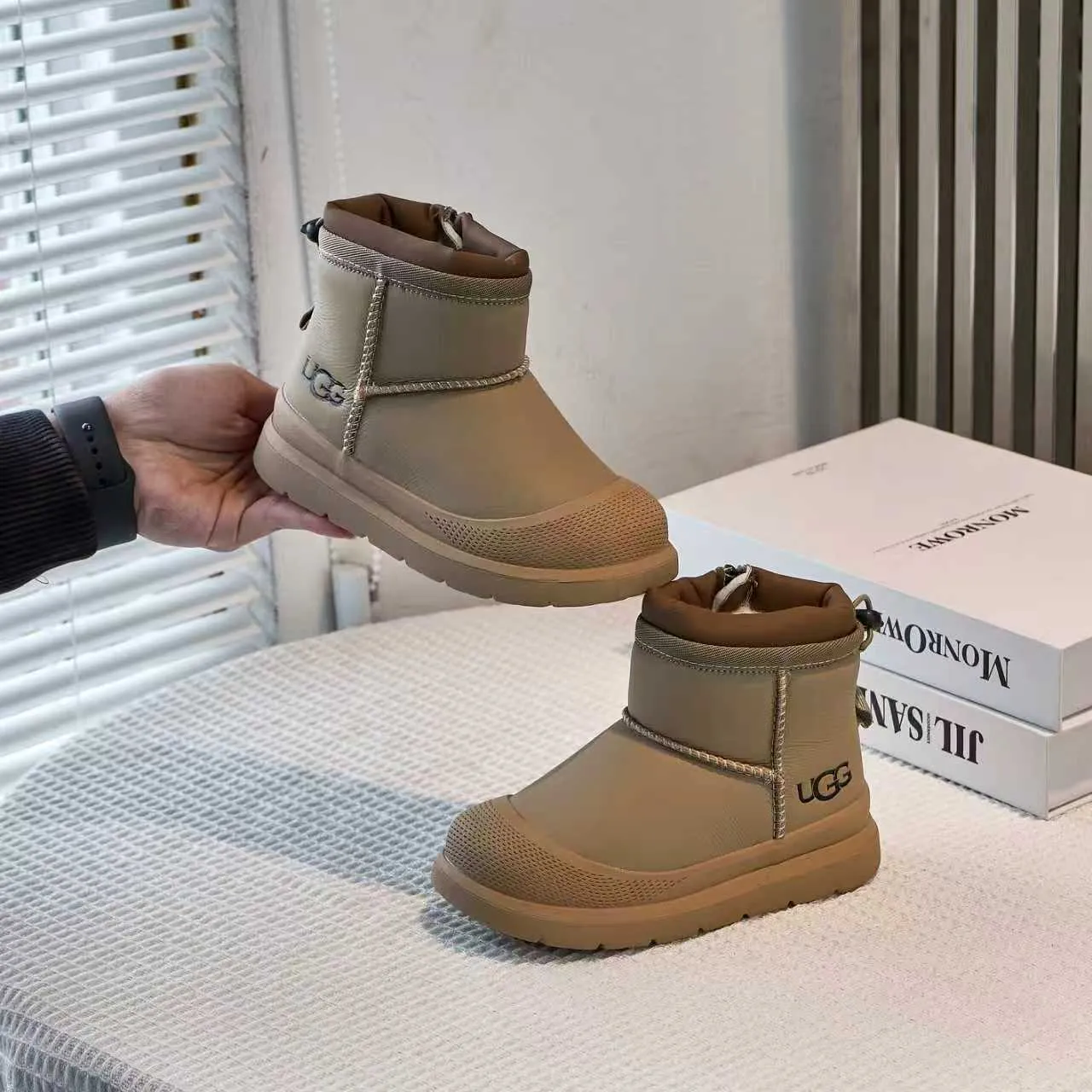 UGG بيج براون مزود بسحاب مبطنة بالشيرلينج أحذية ثلجية 5