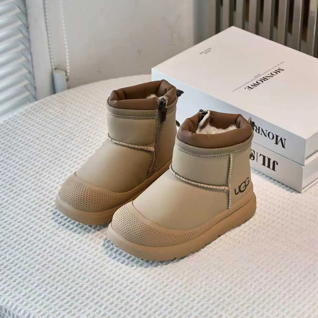 UGG بيج براون مزود بسحاب مبطنة بالشيرلينج أحذية ثلجية 6