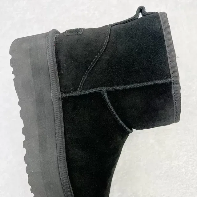 UGG Black Platform Sole Suede Upper Snow Boots 6