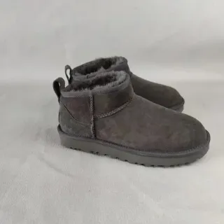 UGG Classic Mini কার্বন গ্রে স্নো বুট