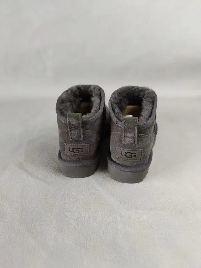 UGG Classic Mini 炭灰色雪地靴 5