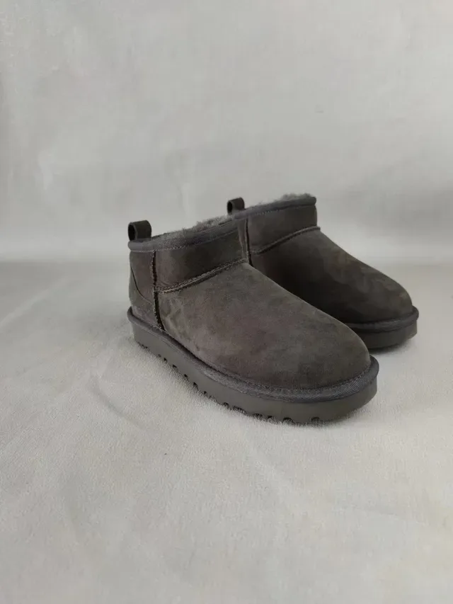 UGG Classic Mini 炭灰色雪地靴 6