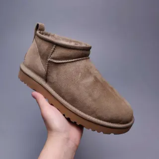 UGG Classic Mini Botas de Nieve de Ante Castaño