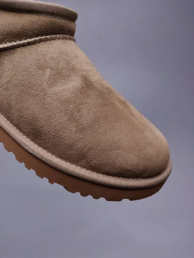 UGG Classic Mini Chestnut Suede Snow Boots 9