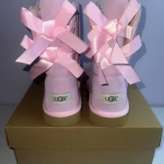 UGG Classic Botas de Nieve con Upper de Ante Rosa Marrón y Forro de Shearling