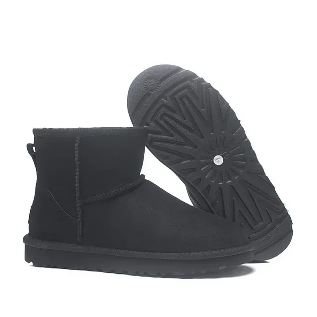 UGG Classic Short 黑色麂皮羊毛内里雪靴 3