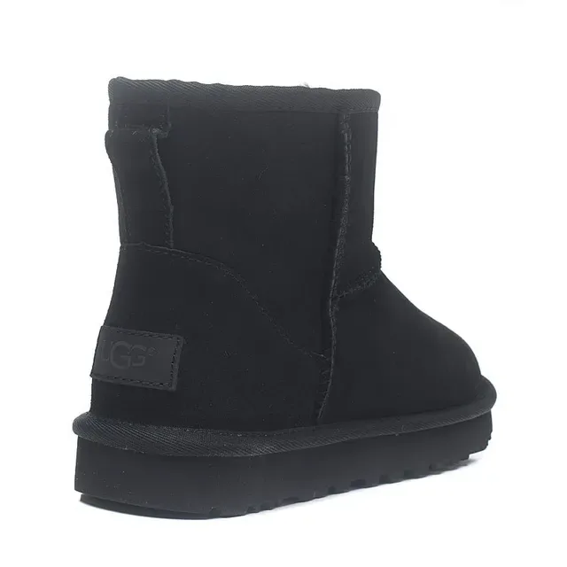 UGG Classic Short 黑色麂皮羊毛内里雪靴 5