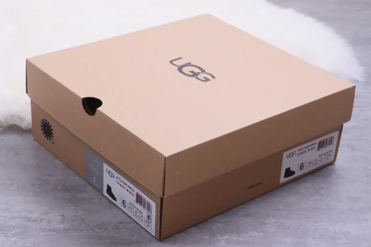 UGG Classic Short 黑色麂皮羊毛内里雪靴 8