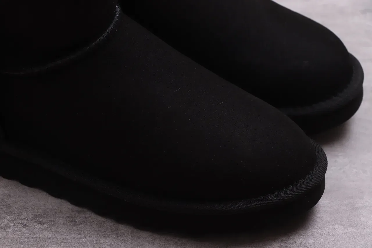 UGG Classic Short 黑色麂皮羊毛内里雪靴 14