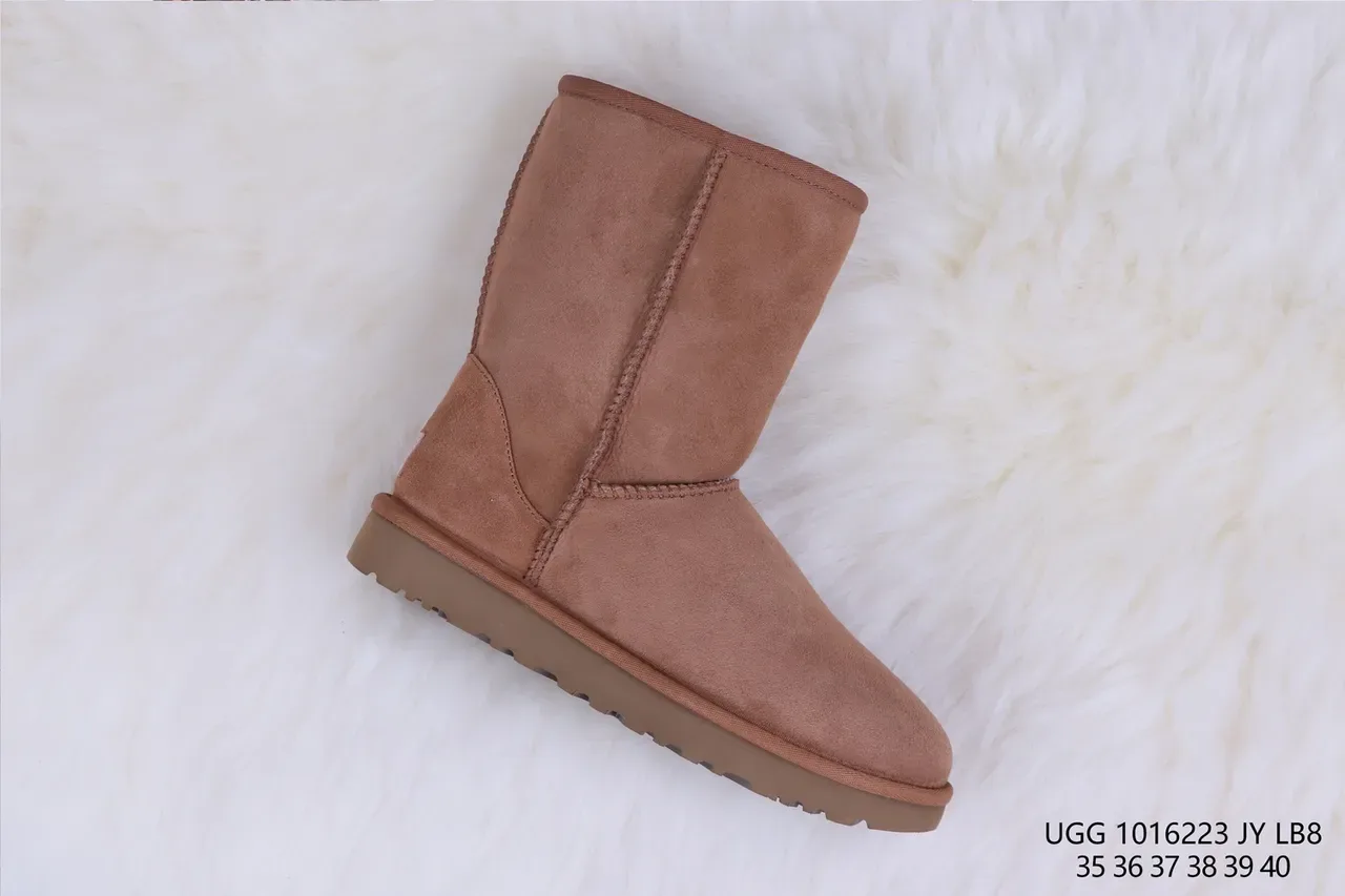 UGG Classic Short Bottes de Neige en Daim Châtain Fourrées de Shearling 6