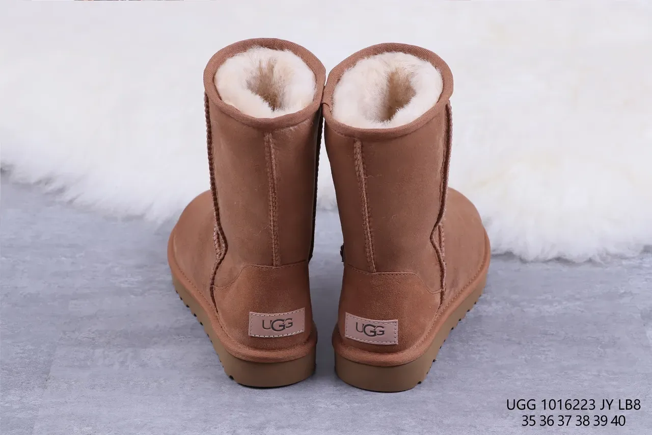 UGG Classic Short Bottes de Neige en Daim Châtain Fourrées de Shearling 8