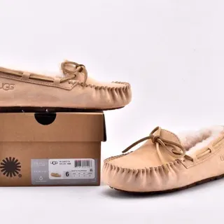 UGG Damota أحذية لوبفرز بيج من السويدي محشوة بشيرلينج