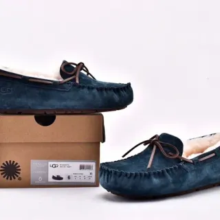 UGG حذاء لوفر بحري بيج شيروي أعلى مبطن بجلد الخروف