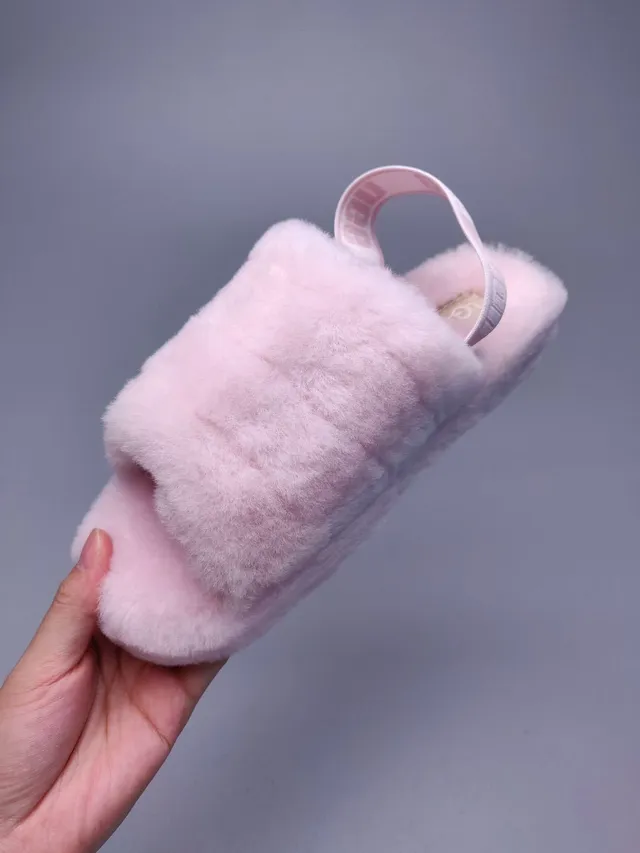 UGG Tasman गुलाबी फ्लफी शियरलिंग स्लाइड चप्पल 9