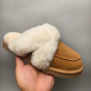 UGG Tasman Tan حذاء منزلي من السويدي مبطن بالشيرلينج