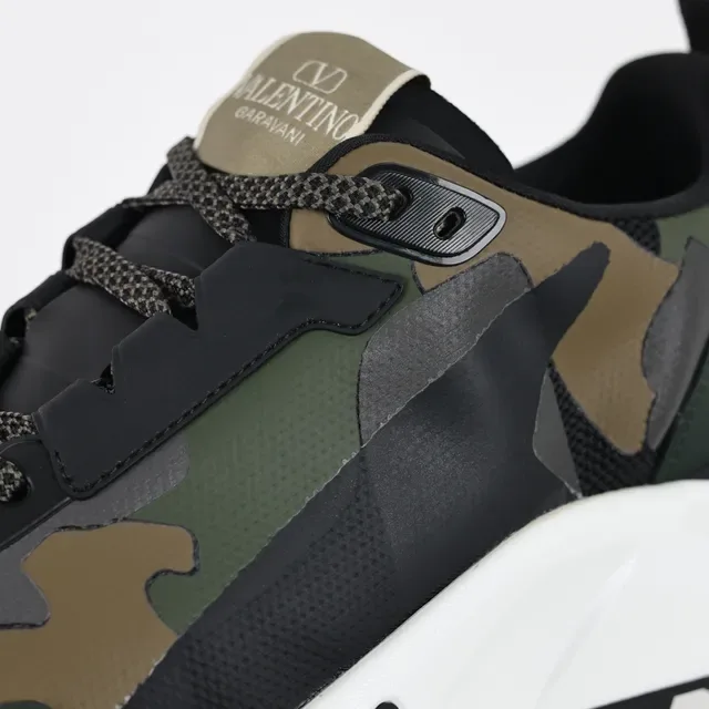 Valentino Sneakers Chunky avec Upper Camouflage Vert Armée et Blanc, Midsole Sculpté 6