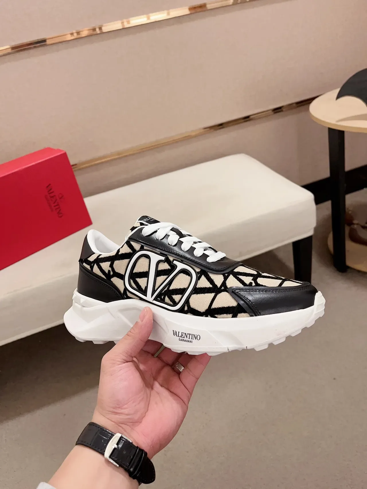 Valentino Sneakers Lifestyle Noir Beige Geometric Jacquard Upper Oversized VLogo Cage 5