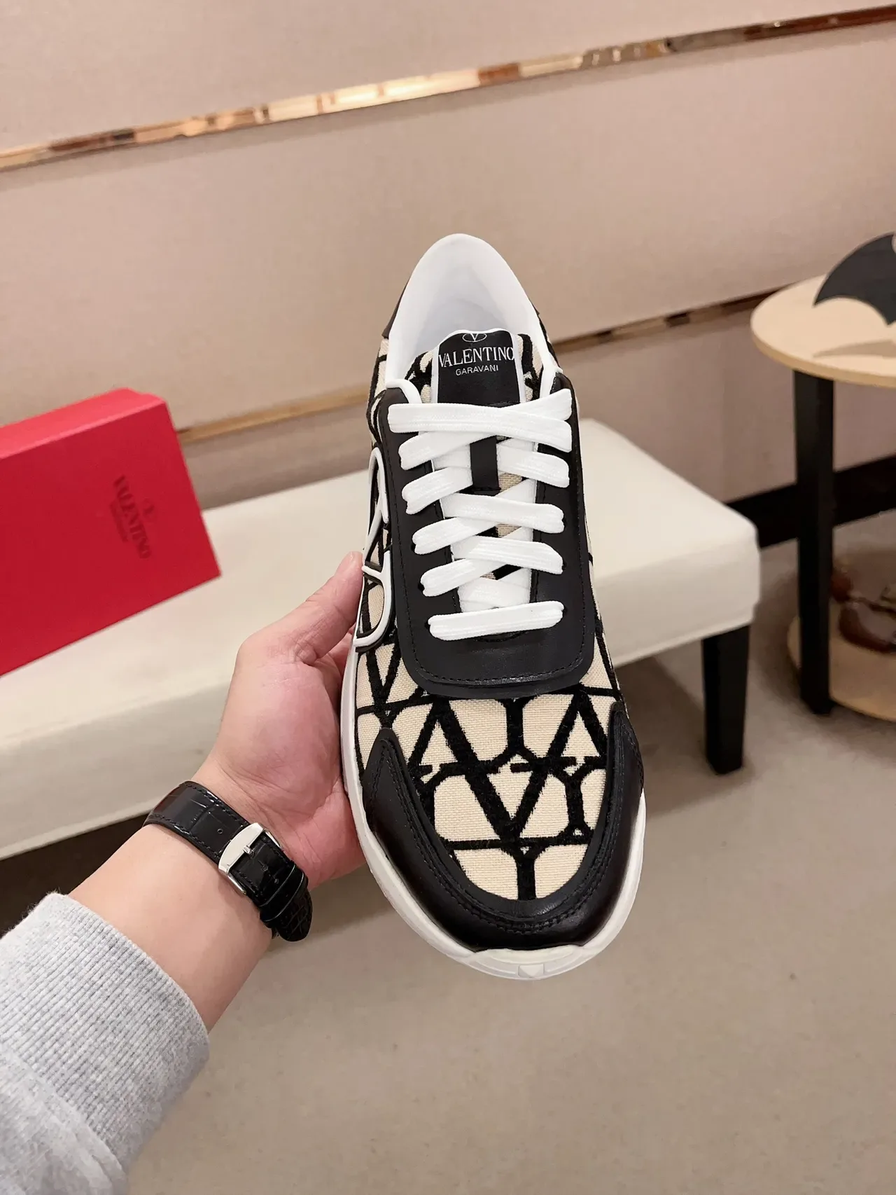 Valentino Sneakers Lifestyle Noir Beige Geometric Jacquard Upper Oversized VLogo Cage 6